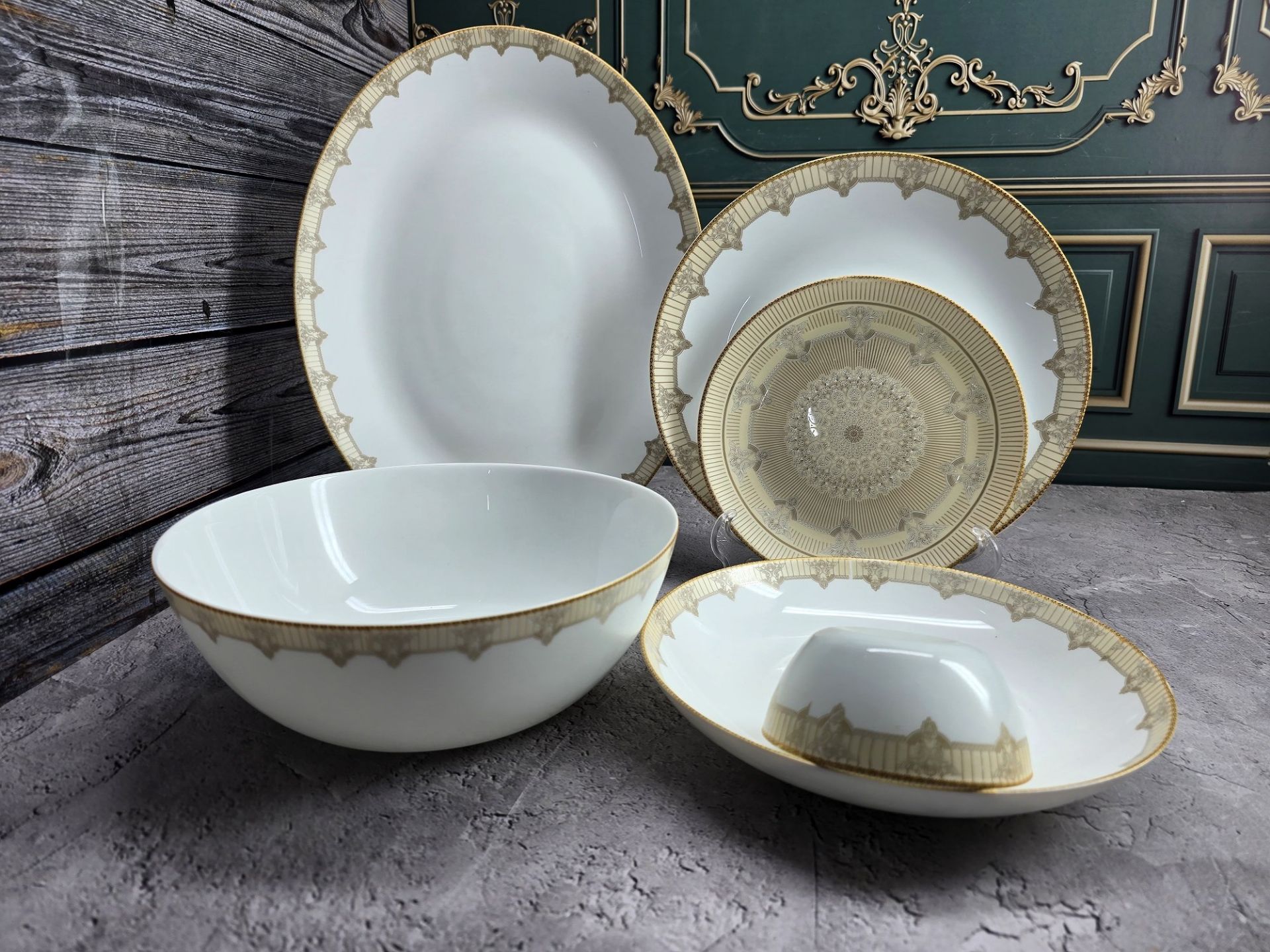 سرویس 26 پارچه طرح هلن کرم لب طلا